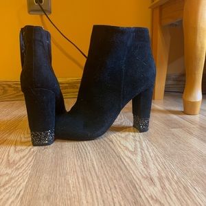 Black bootie with glitter heel